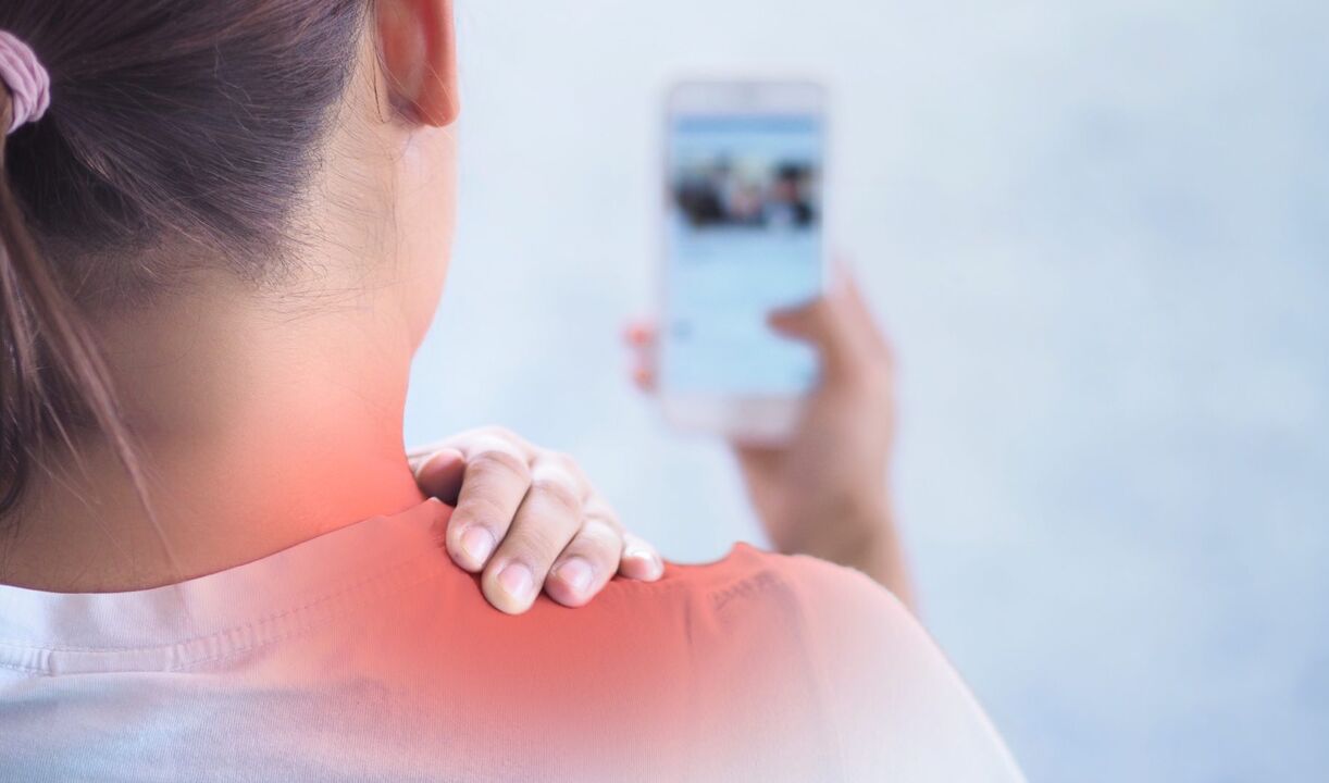 Often, the neck hurts due to improper posture, for example, if a person uses a smartphone for a long time